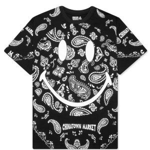 CHINATOWN MARKET X YG PAISLEY SMILEY TEE Black